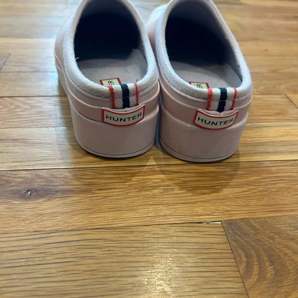 Hunter Women’s Slip-On Platform Clogs in Blush Pink - Picture 2 of 6